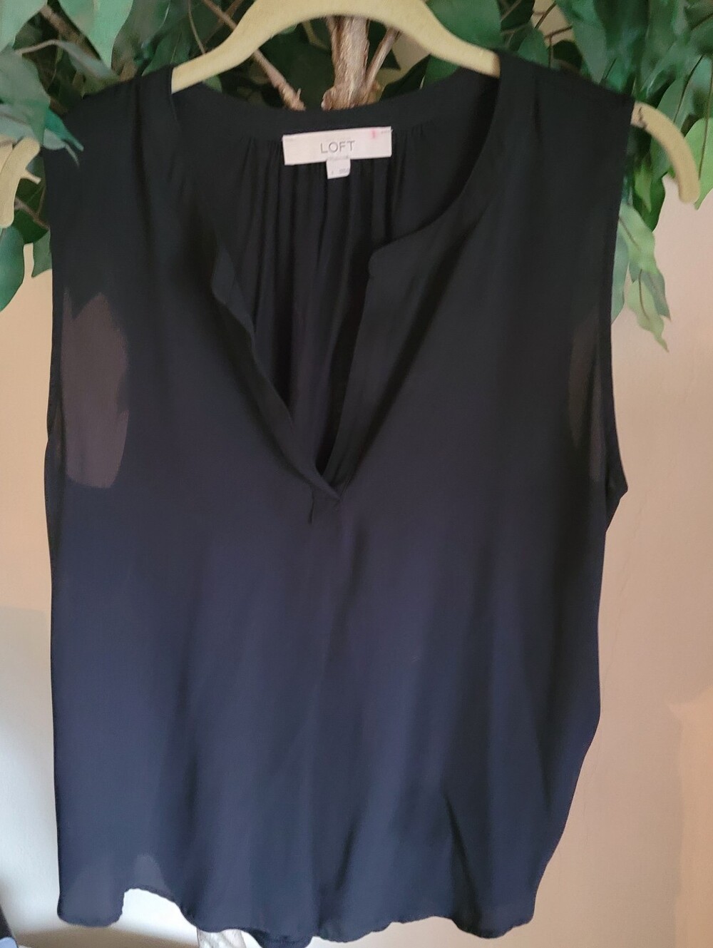 LOFT Black Sleeveless V-Neck Camisole